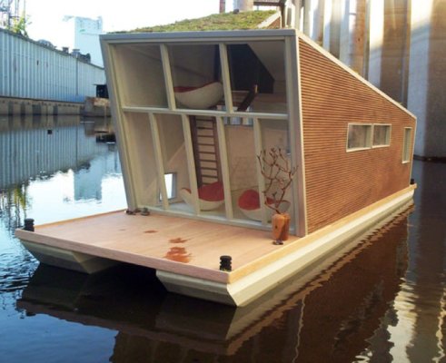 Houseboat.jpg