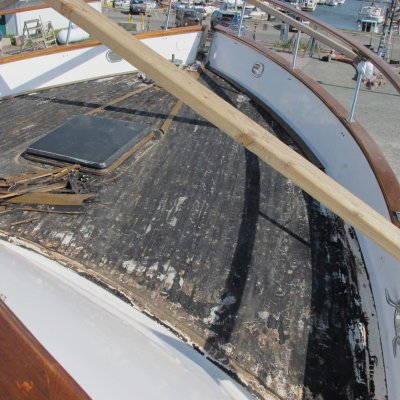 Foredeck less teak 1.jpg