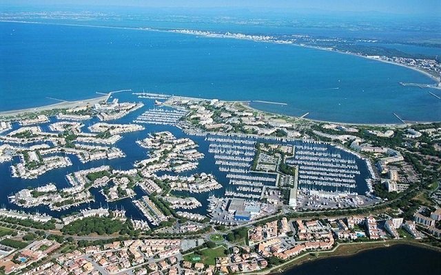 PORT_CAMARGUE__FRANCE_2079276118.jpg