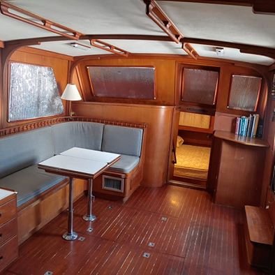 Interior Salon Port Aft.jpg