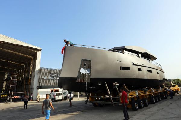 Bering 70   Steel Luxury Yacht  Preliminary Launch 9.10.2015 (4)