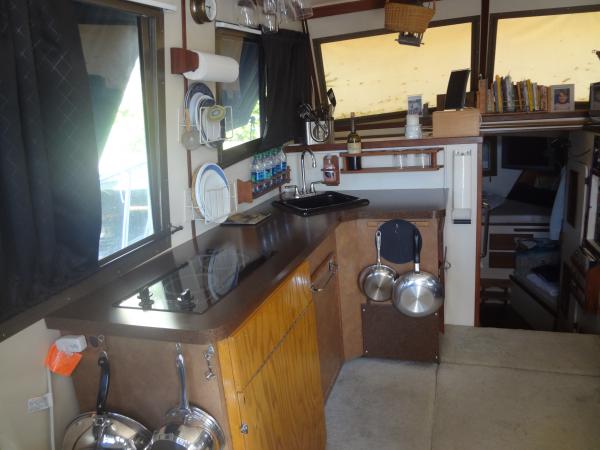 Galley / Salon