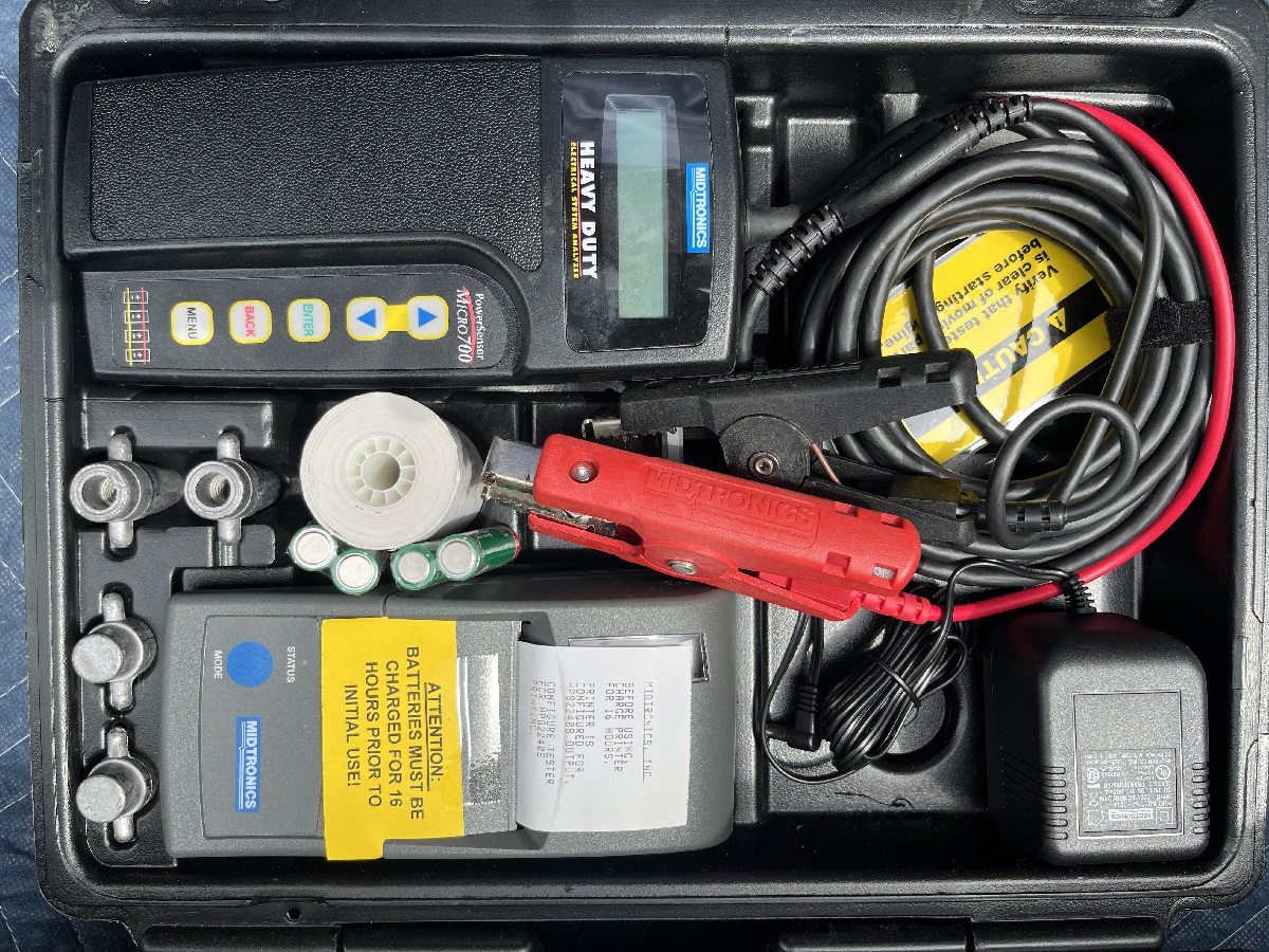 Midtronics International 12 24 V ELECTRICAL SYSTEMS 
Battery Conductance and Electric System Analyzer for:
Commercial 4D/8D, Marine Cranking, Group 31