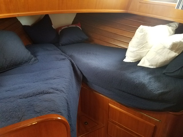 V berth