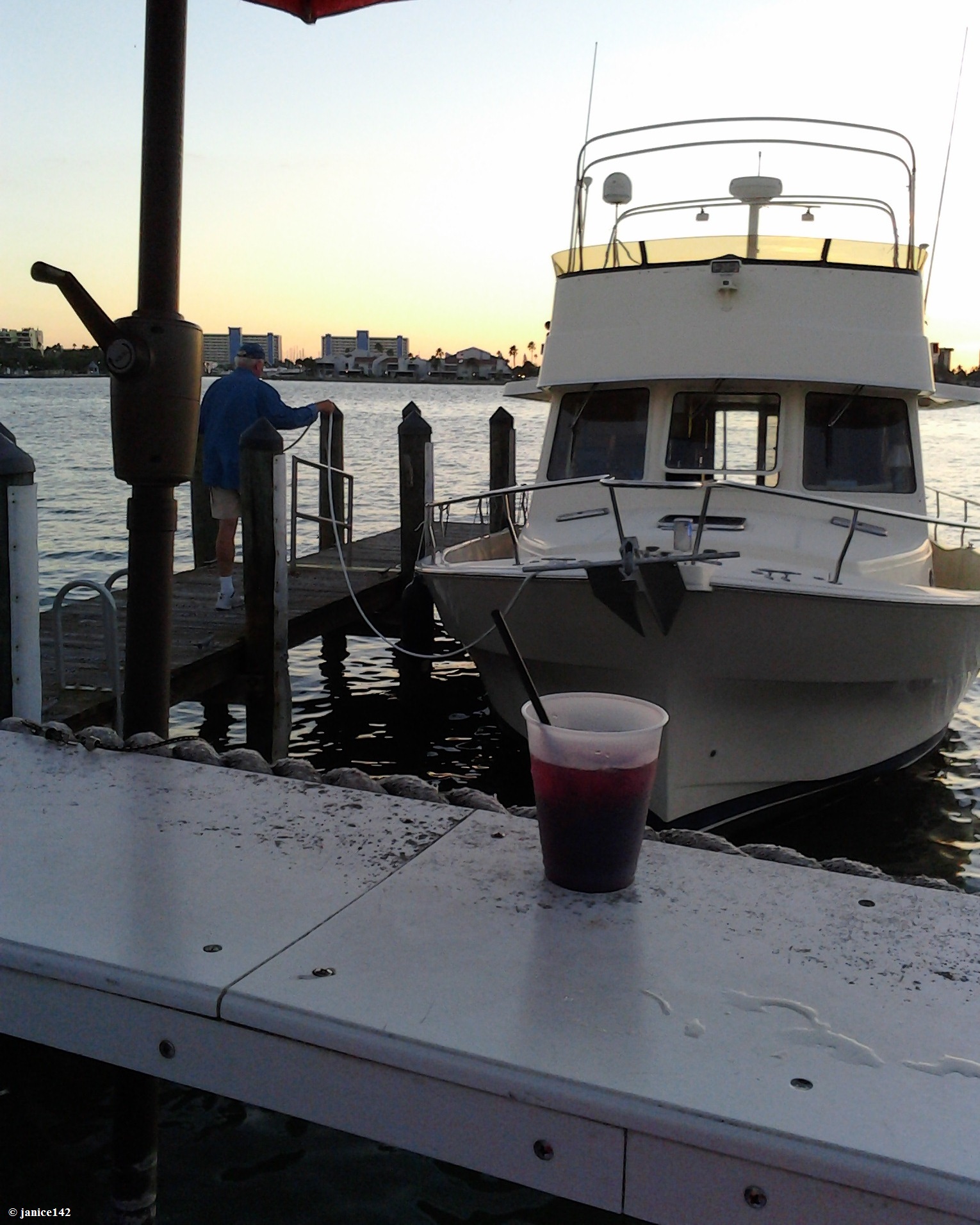 Sunset-Mainship40atAmericanLegion.jpg